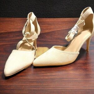 NWT Size 7.5 Suede like . Cream light beige color. Tie ankle straps. 6469